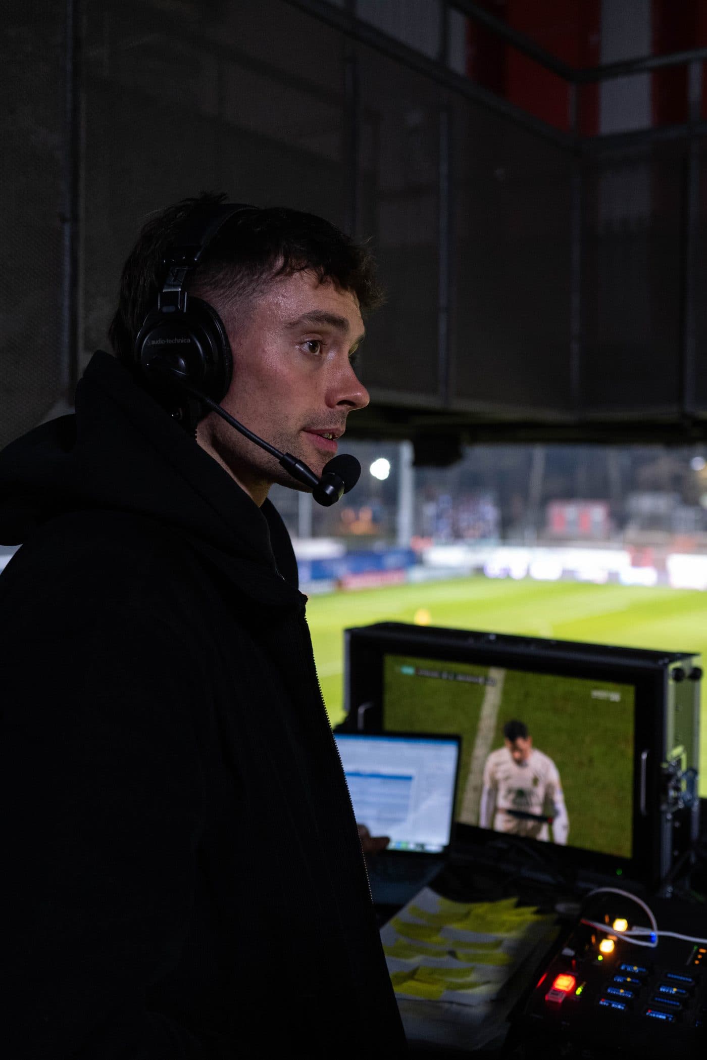 Philip Pipo Konrad als Fussballkommentator am Kommentatorenplatz